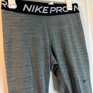 Nike Pro Capri Leggings